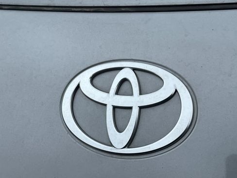 Used 2025 Toyota Camry SE FWD image 13