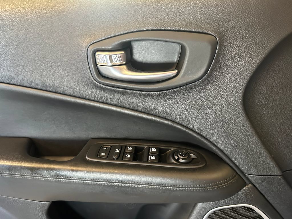 Used 2021 Jeep Compass Latitude AWD/4WD image 19