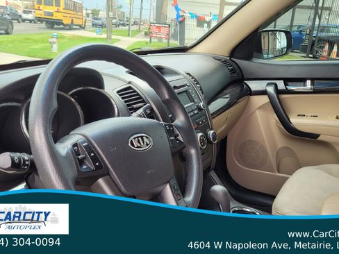 Used 2013 Kia Sorento LX image 5