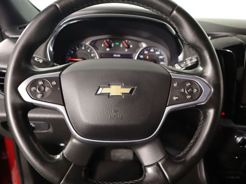 Used 2023 Chevrolet Traverse LT image 3