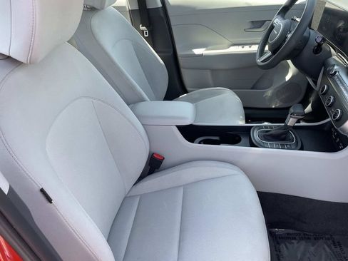 Certified 2025 Hyundai Kona SE FWD image 25
