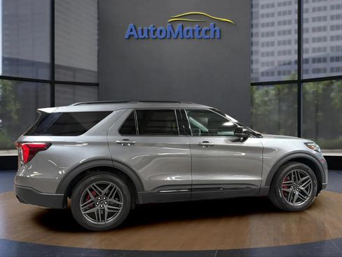 Used 2025 Ford Explorer ST AWD/4WD image 12