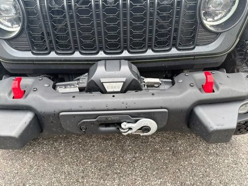 Used 2024 Jeep Wrangler Unlimited Rubicon AWD/4WD image 11