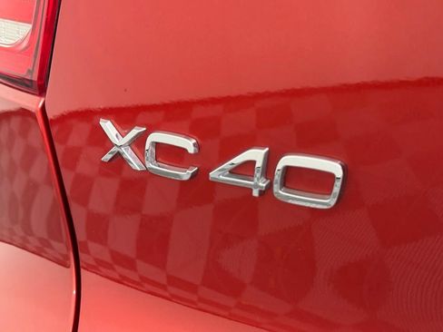 Used 2019 Volvo XC40 T5 Momentum AWD/4WD image 7