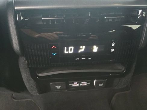 Used 2023 Jeep Wagoneer Series II AWD/4WD image 16