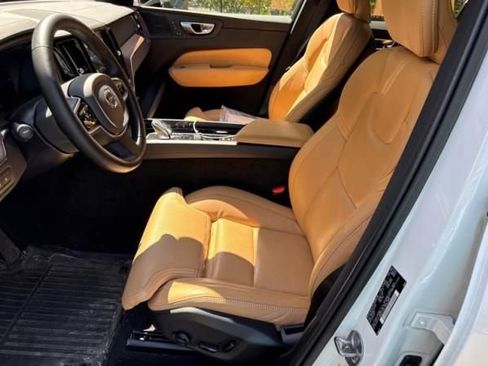 Used 2023 Volvo XC60 T8 Ultimate w/ Climate Package AWD/4WD image 3