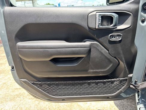 Used 2025 Jeep Wrangler Sport AWD/4WD image 18