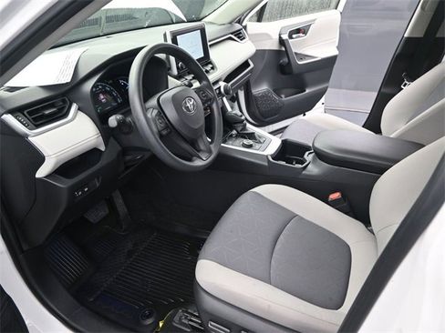 Used 2023 Toyota RAV4 XLE image 6