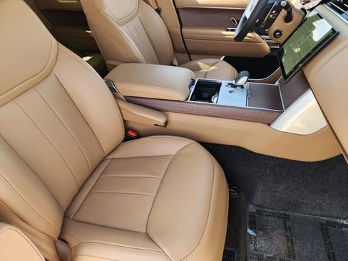Used 2025 Land Rover Range Rover SE image 18