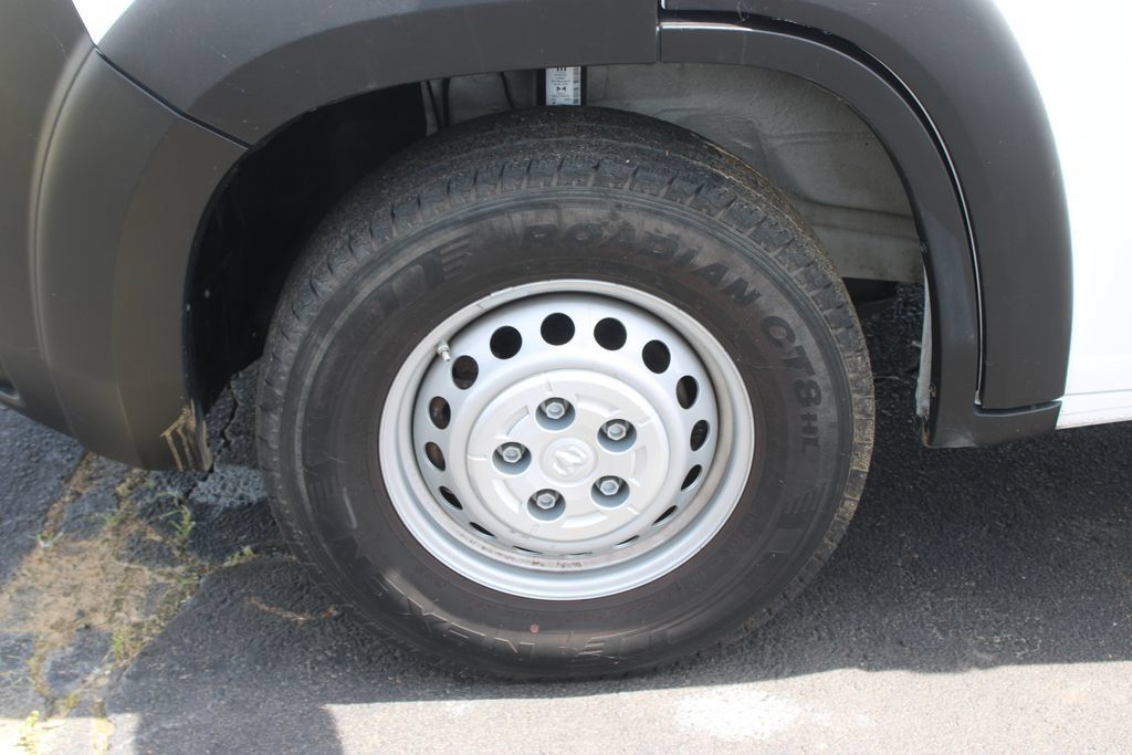 Used 2024 RAM ProMaster 2500 w/ Convenience Group FWD image 17