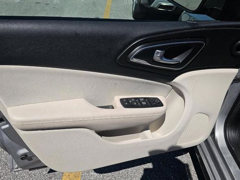Used 2016 Chrysler 200 Limited FWD image 10