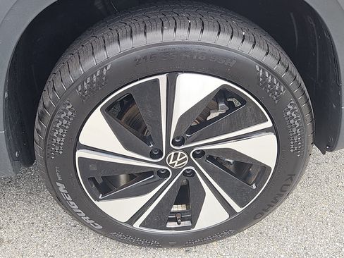 Used 2025 Volkswagen Taos SE AWD/4WD image 30