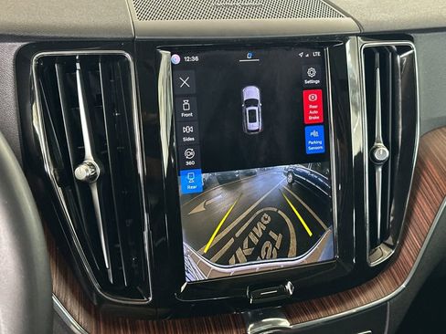 Certified 2023 Volvo XC60 B5 Plus AWD/4WD image 19
