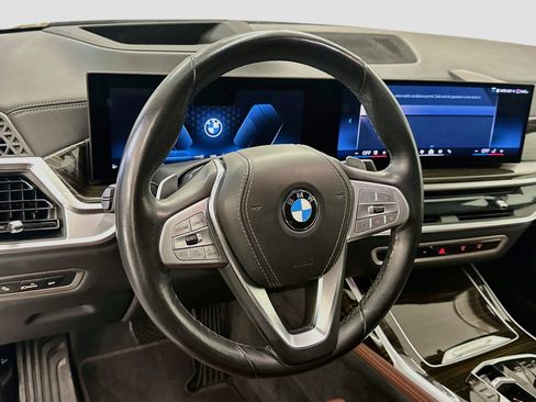 Used 2025 BMW X7 xDrive40i AWD/4WD image 18