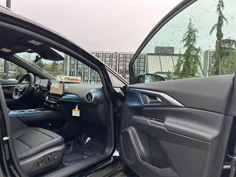 New 2026 Chevrolet Equinox EV LT image 11