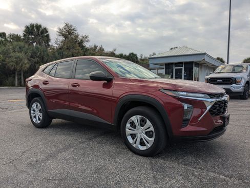 Used 2024 Chevrolet Trax LS w/ Driver Confidence Package image 2