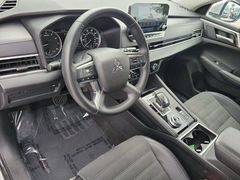 Used 2024 Mitsubishi Outlander SE image 19