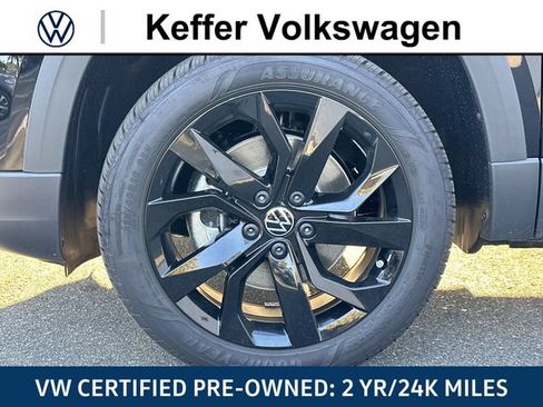 Certified 2023 Volkswagen Taos SE FWD image 13