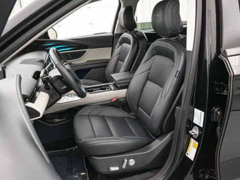 Used 2025 Lincoln Nautilus Premier AWD/4WD image 16