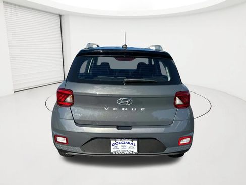 Used 2025 Hyundai Venue Limited FWD image 6