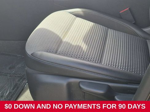 Used 2025 Chevrolet Trax LT w/ LT Convenience Package FWD image 15