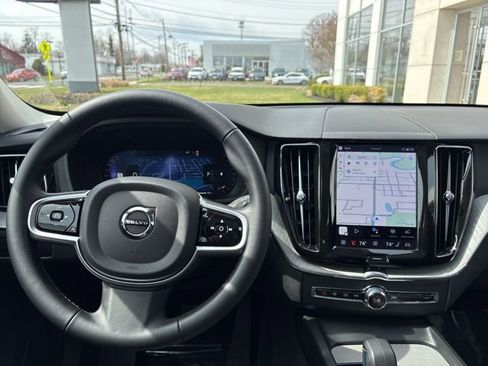 Used 2025 Volvo XC60 B5 Plus image 20