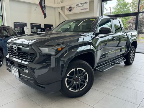 Used 2025 Toyota Tacoma TRD Sport AWD/4WD image 1