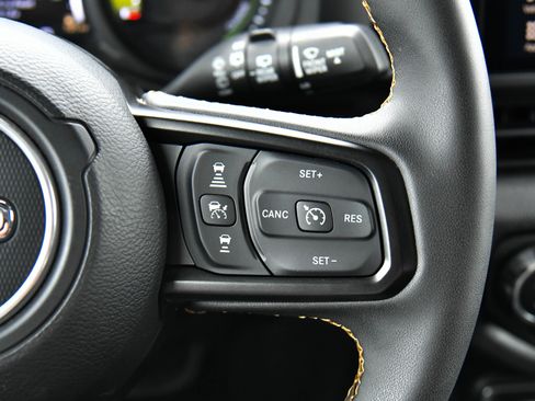 Used 2024 Jeep Wrangler Willys image 32