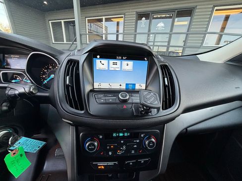 Used 2017 Ford Escape SE w/ SE Leather Comfort Package image 19