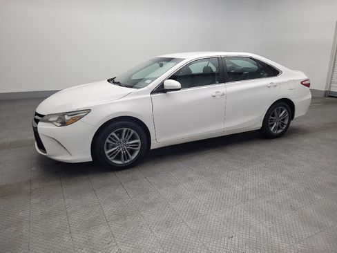 Used 2016 Toyota Camry SE image 2
