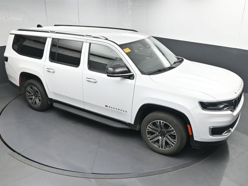 Used 2024 Jeep Wagoneer L Series II image 36