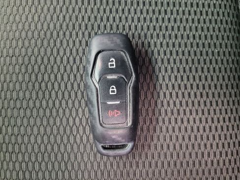 Used 2016 Ford Explorer XLT image 32