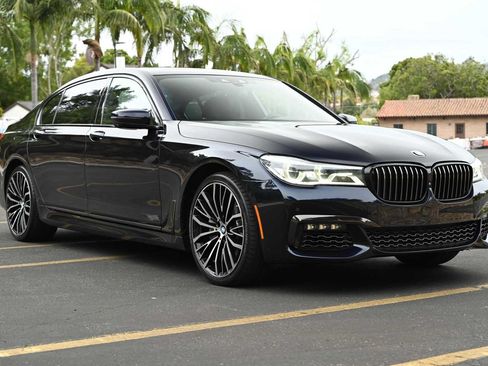 Used 2019 BMW 750i w/ M Sport Package RWD image 1