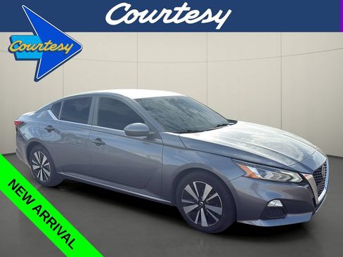 Used 2021 Nissan Altima 2.5 SV FWD image 1