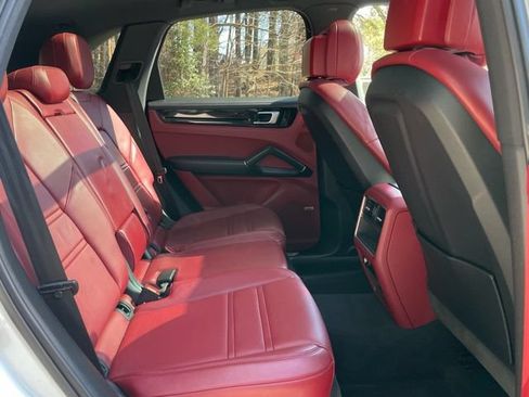 Used 2019 Porsche Cayenne AWD/4WD image 17