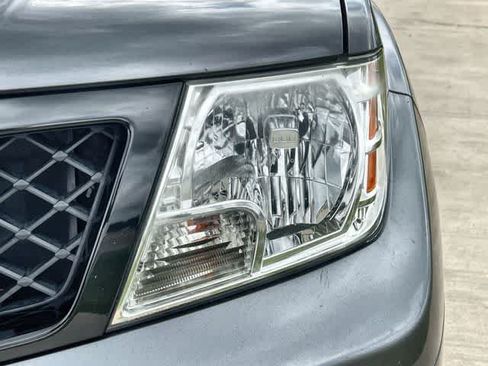 Used 2020 Nissan Frontier SV w/ Midnight Edition Floor Mats RWD image 24