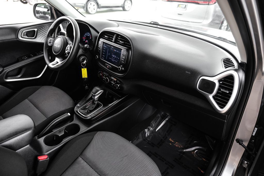 Used 2022 Kia Soul LX w/ Technology Package FWD image 11