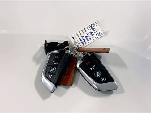 Used 2019 BMW 330i xDrive Sedan w/ Convenience Package image 14