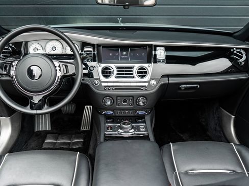 Used 2020 Rolls-Royce Dawn RWD image 4