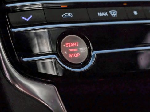 Used 2020 Jaguar XF Prestige image 19