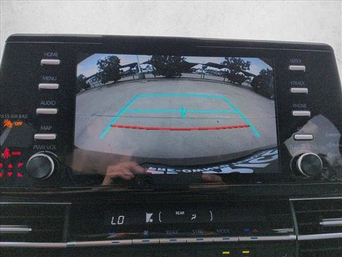 Used 2022 Toyota Sienna XLE FWD image 13