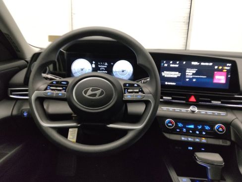 Used 2024 Hyundai Elantra SEL image 22