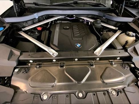 Used 2022 BMW X5 xDrive40i w/ M Sport Package AWD/4WD image 10