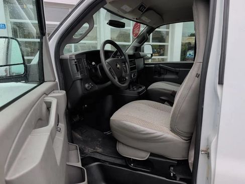 Used 2017 Chevrolet Express 2500 LT w/ LT Preferred Equipment Group RWD image 19