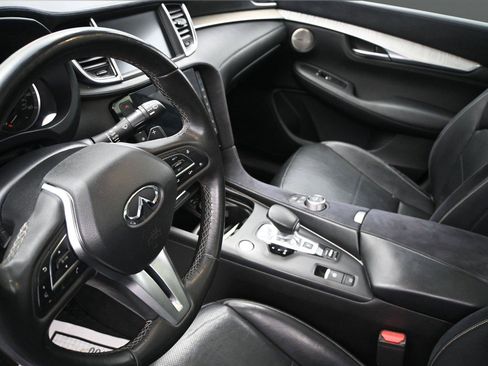 Used 2019 INFINITI QX50 Essential w/ Sensory Package AWD/4WD image 2