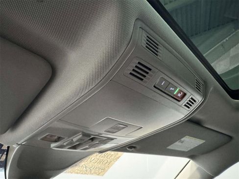 Used 2022 Volkswagen Tiguan SE image 26