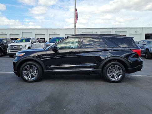 Certified 2023 Ford Explorer XLT w/ Equipment Group 202A AWD/4WD image 6