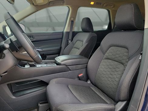 Used 2025 Nissan Pathfinder SV image 12