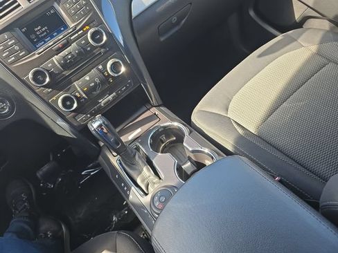 Used 2017 Ford Explorer XLT AWD/4WD image 27