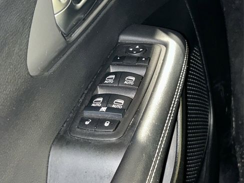 Used 2025 Chrysler Pacifica Select image 34